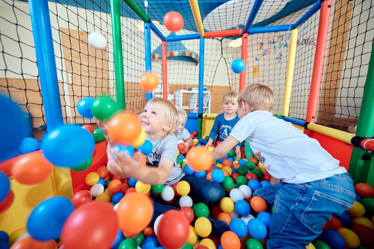 Ferien- Und Familienhotel Alpina Адельбоден Екстер'єр фото