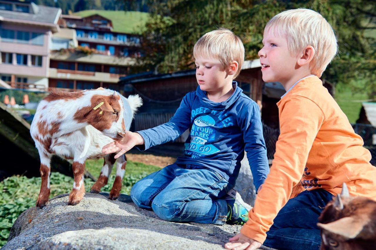 Ferien- Und Familienhotel Alpina Адельбоден Екстер'єр фото